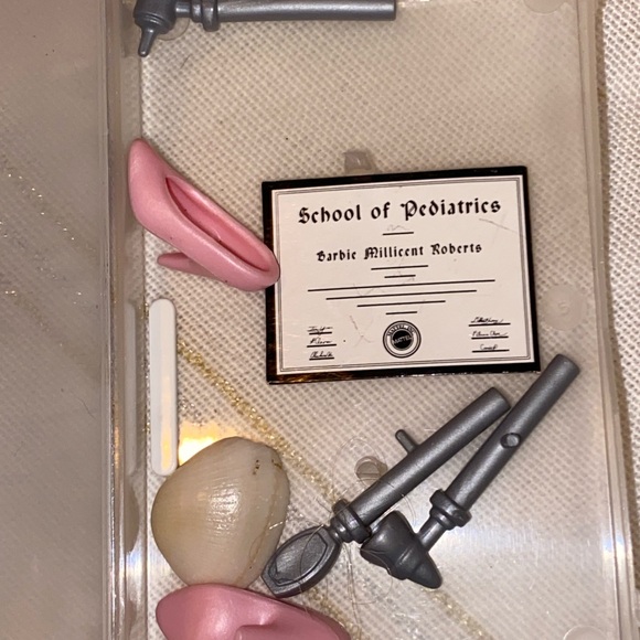 Misc Barbie stuff - Picture 5 of 5